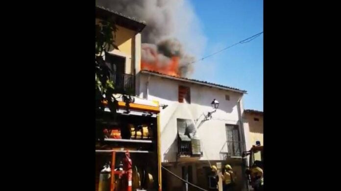 Imagen del incendio, difundida por CMM.