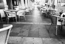 Terraza en la Plaza Mayor de Guadalajara, a finales de septiembre de 2020. (Foto: La Crónic@)