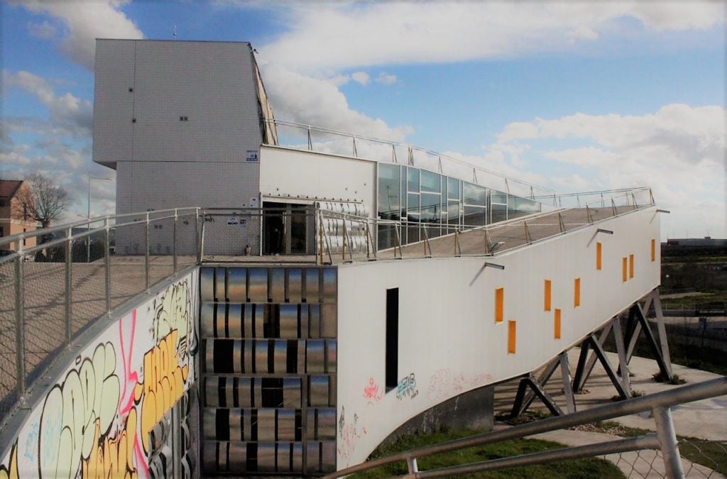 Exterior del Centro Joven de Cabanillas del Campo.