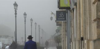 Cuando amanece, la niebla puede acompañar al paseante y crear mágicos efectos en Burdeos. (Foto: La Crónic@)