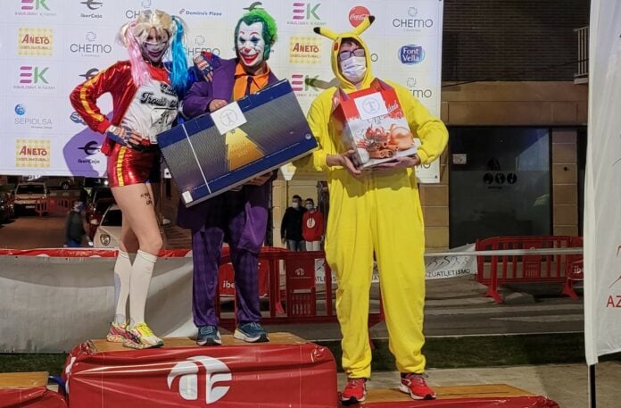 Los mejores disfraces también tuvieron su premio en la San Silvestre de Azuqueca el 31 de diciembre de 2021.