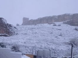 Atienza y su castillo bajo la nieve el 20 de abril de 2022. (Foto: Mari Carmen San Juan)