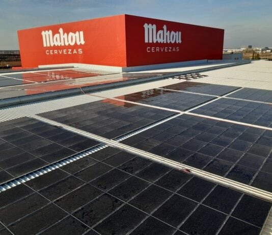 Parte de la instalación fotovoltaica de Mahou en Alovera.