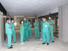 Médicos del Hospital de Guadalajara, en la nueva zona de Urgencias.