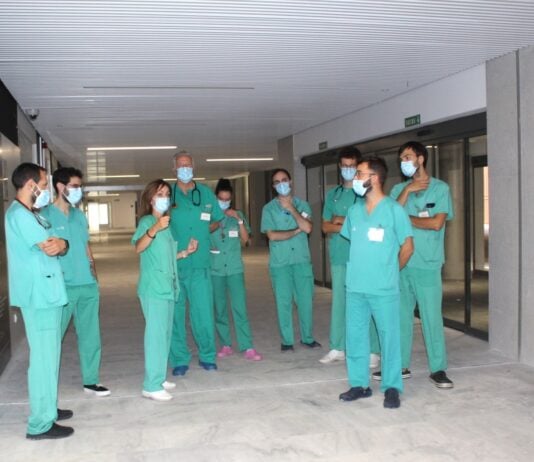 Médicos del Hospital de Guadalajara, en la nueva zona de Urgencias.