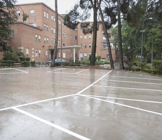 Nuevo aparcamiento habilitado en el centro de salud del Ferial.