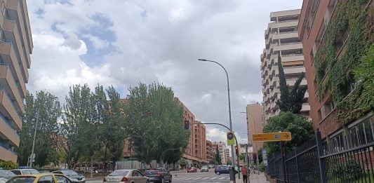 Nubes de tormenta la tarde del lunes, 12 de junio de 2023, sobre la avenida de Castilla, de Guadalajara. (Foto: La Crónic@)