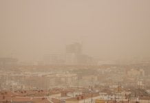 Episodio de calima en Madrid en marzo de 2022. (Foto: EP)