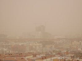 Episodio de calima en Madrid en marzo de 2022. (Foto: EP)