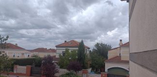 Nubes de tormenta sobre Cabanillas del Campo en la mañana del 2 de septiembre de 2023. (Foto: La Crónic@)