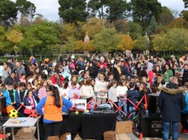 Parte de los niños concentrados por Valoriza y el Ayuntamiento de Guadalajara.