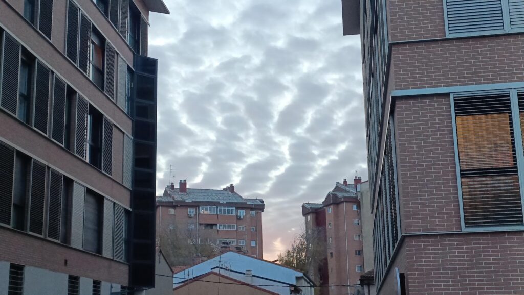 Viviendas en Guadalajara en un atardecer de diciembre de 2023. (Foto: La Crónic@)