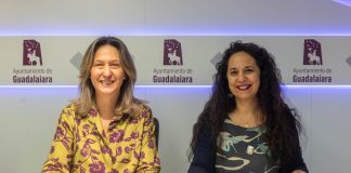 La alcaldesa de Guadalajara, Ana Guarinos, ha firmado esta mañana, acompañado por el primer teniente de alcalde y concejal de Cultura, Javier Toquero, el convenio de colaboración con el Seminario de Literatura Infantil y Juvenil (SLIJ).