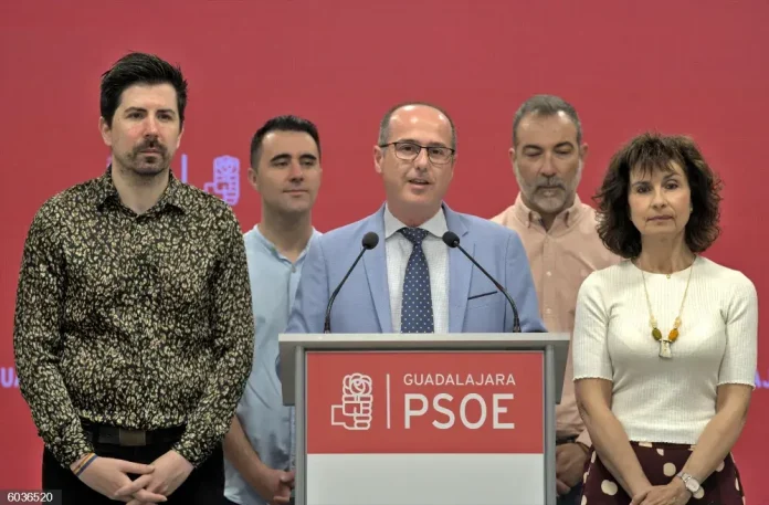 Alberto Rojo y algunos de los concejales del Grupo Socialista, el 17 de junio de 2024.