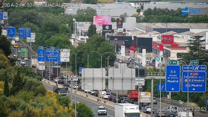 Atasco en la A-2 a la altura de Guadalajara el 7 de junio de 2024. (Foto: DGT)