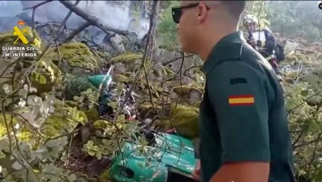 Guardia Civil y equipos de rescate, tras llegar al lugar del accidente de la avioneta en el que ha muerto un joven seguntino.
