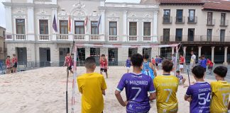 La Plaza Mayor se llenado de deportistas sobre la arena. (Foto: La Crónic@)