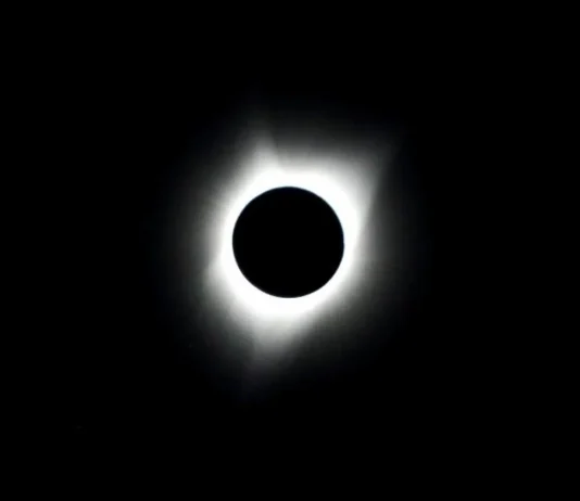 Eclipse solar total.