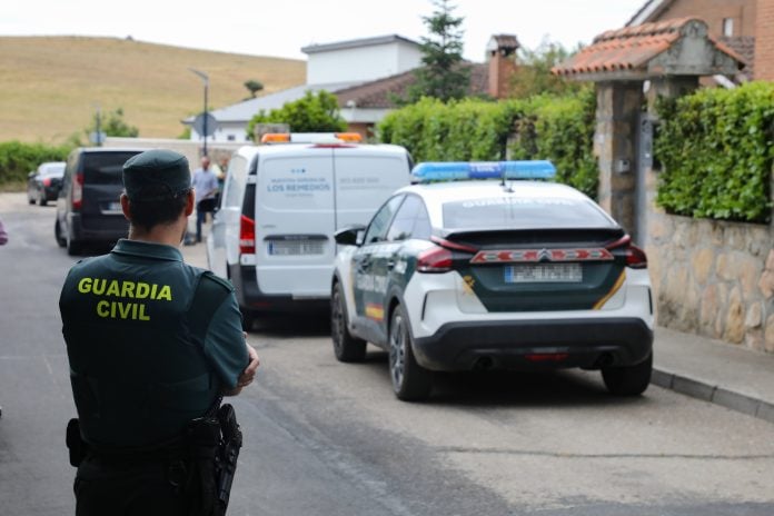 Calle acordonada por la Guardia Civil el 18 de junio de 2024, en Soto del Real.