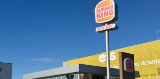 Exterior del nuevo local de Burger King en Guadalajara.