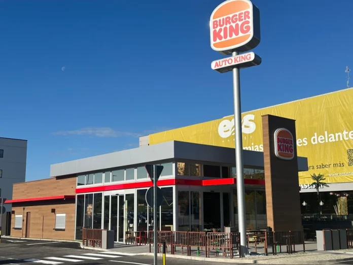 Exterior del nuevo local de Burger King en Guadalajara.