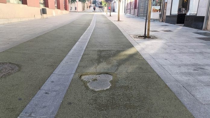 Estado del pavimento en la calle Miguel Fluiters de Guadalajara, el 23 de junio de 2024. (Foto: La Crónic@)