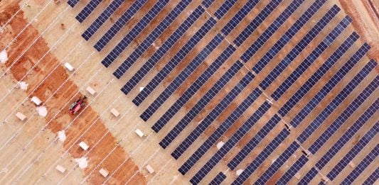 Paneles solares en una imagen corporativa de Solaria, la responsable de los parques de fotovoltaica de Usanos.