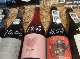 Botellas de vino en un mercado francés en 2024. (Foto: La Crónic@)