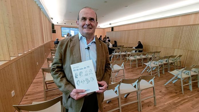 Javier Sanz, en los minutos previos a la presentación de su nuevo libro. (Foto: La Crónic@)