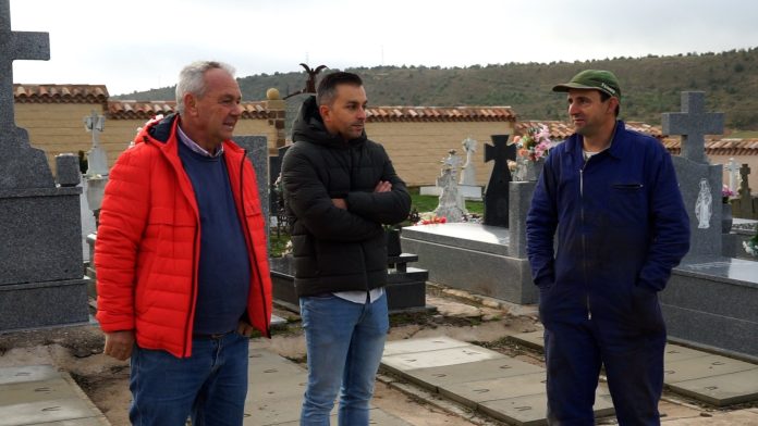 Visita de obra en el cementerio de Anquela del Ducado.