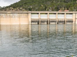 La presa del embalse de Entrepeñas en el verano de 2024. (Foto: EP)