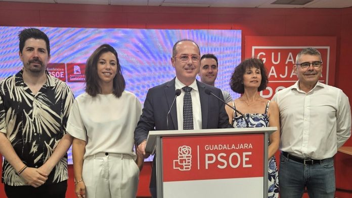 Alberto Rojo y los concejales que le han acompañado en la rueda de prensa de este martes.