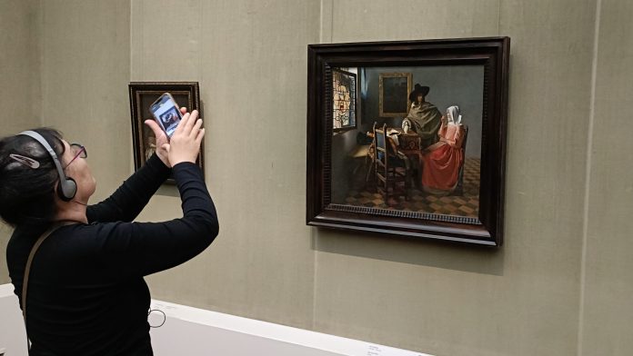 En la Gemäldegalerie de Berlín nadie te molestará para extasiarte de lante de este cuadro de Vermeer ni para fotografiarlo a tus anchas. (Foto: La Crónic@)