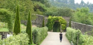 Paseando, muy de mañana, por los jardines del castillo de Ansembourg. (Foto: La Crónic@)