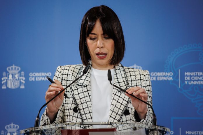 La ministra de Ciencia, Innovación y Universidades, Diana Morant, ofrece una rueda de prensa en la sede del Ministerio de Ciencia, Innovación y Universidades. (Foto: EP)