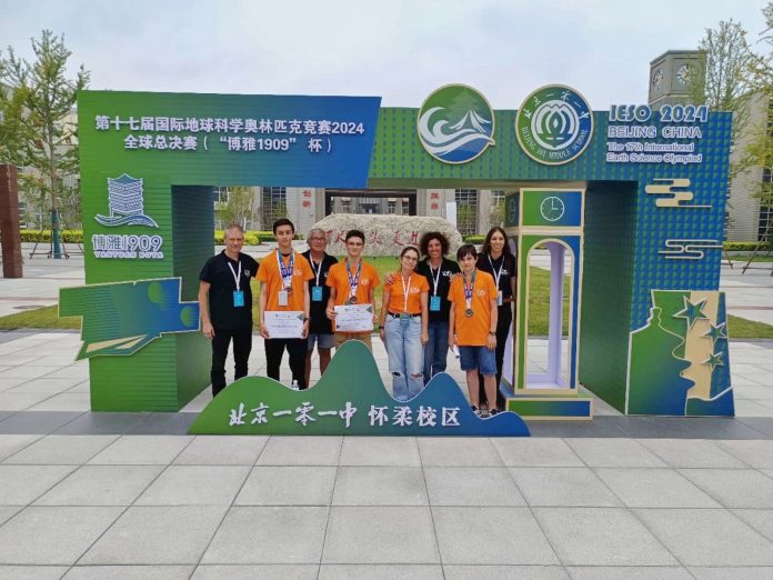 Participantes en las Olimpiadas de Geología de Pekín.