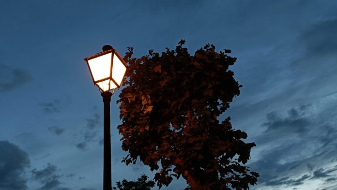 Una de las farolas de Cabanillas del Campo que se van a pasar a LED, concretamente en el barrio del Mirador del Henares. (Foto: La Crónic@)