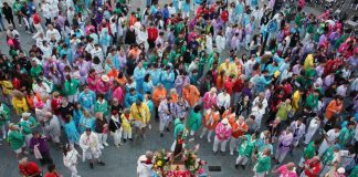 Pidiendo las vaquillas en las fiestas de Calatayud, dedicadas a San Roque.