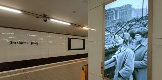 Paneles alusivos al Muro de Berlín en la estación de metro de Potsdamer Platz. (Foto: La Crónic@)