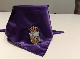 Pañuelo morado de Guadalajara, de la calidad que utiliza el departamento de Protocolo del Ayuntamiento. (Foto: La Crónic@)