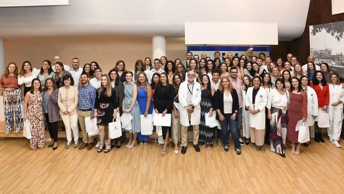 Entrega de certificados a los residentes en el Hospital de Guadalajara en septiembre de 2024. (Foto: SESCAM)