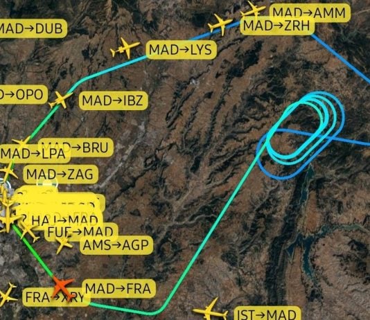 Las evoluciones del avión de air Europa sobre Entrepeñas, reflejadas en Flightradar.