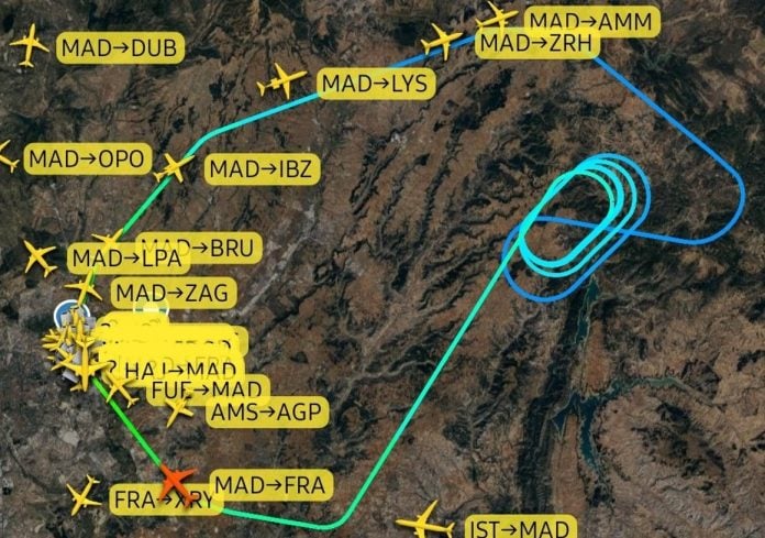 Las evoluciones del avión de air Europa sobre Entrepeñas, reflejadas en Flightradar.