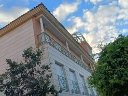 Ayuntamiento de Cabanillas en el amanecer del 14 de septiembre de 2024. (Foto: La Crónic@)