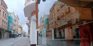 Los cielos han amanecido este domingo encapotados sobre la capital, pero ya sin descargar lluvia. (Foto: La Crónic@)