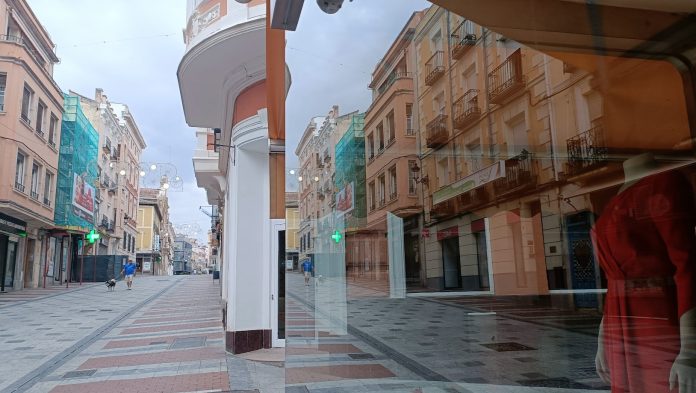 Los cielos han amanecido este domingo encapotados sobre la capital, pero ya sin descargar lluvia. (Foto: La Crónic@)