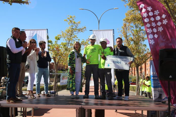 Juan Manuel y Manuel de la Rosa reciben su premio en Guadalajara.