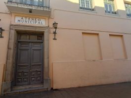 Durante mucho tiempo, la "agrupación", como se referían a ella sus socios, ocupó los bajos "Educación y Descanso". Como Ateneo Municipal también, hasta el declive y clausura del céntrico edificio. (Foto: La Crónic@)