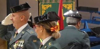 La teniente coronel Moreno con su muy especial, y muy normal, cinta para el pelo en el día de la Virgen del Pilar de 2024, en Guadalajara.