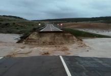 El río Piedra se ha llevado la carretera a su paso por Embid, según la imagen del vídeo que incluimos en esta noticia, remitido a LA CRÓNICA.